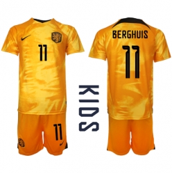 Netherlands Steven Berghuis #11 Home Stadium Replica Jersey Kids World Cup 2022 Short Sleeves (+ pants)