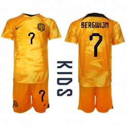 Netherlands Steven Bergwijn #7 Home Stadium Replica Jersey Kids World Cup 2022 Short Sleeves (+ pants)